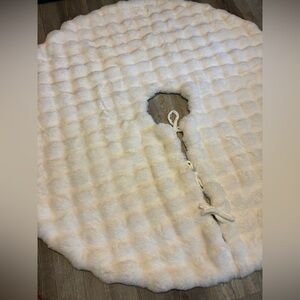 Tahari Home Decor Ivory Faux Fur Plush Holiday Tree Skirt